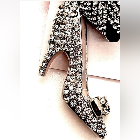 BETSEY JOHNSON Rhinestone High Heel Shoes & Bows Mismatched Dangle Earrings NWT - Picture 8 of 11